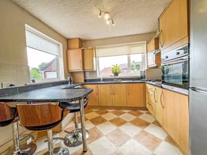 Kitchen Diner- click for photo gallery